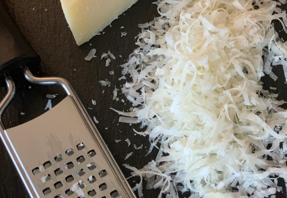 Handreibe aus Edelstahl mit rutschfestem Griff für Parmesan, Gemüse, Kokosreibe, Schnokoladenreibe